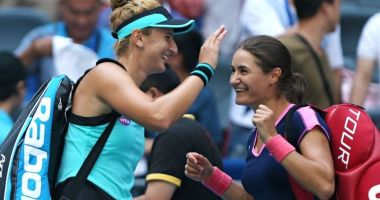 Stire din Sport : Tenis / Irina Begu și Monica Niculescu s-au calificat în finala probei de dublu de la Hua Hin
