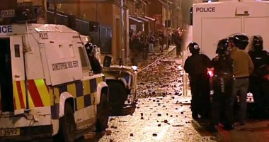Stire din Actualitate : Noi incidente la Belfast, pentru a patra noapte consecutiv