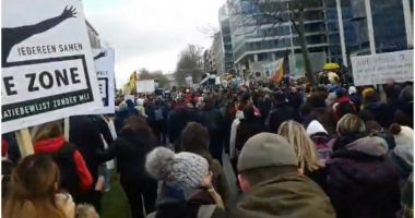 Stire din Actualitate : VIDEO: Belgienii ies în stradă la Bruxelles pentru a manifesta împotriva noilor măsuri sanitare