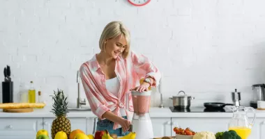 Stire din Sănătate : Beneficiile turmericului în smoothie-uri. Combinații sănătoase pentru imunitate