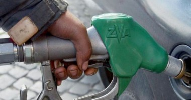 Stire din Economie : Petrom a majorat prețul benzinei cu 6 bani/litru