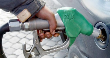 Stire din Actualitate : Prețul benzinei  a trecut de 2 euro,  în Italia
