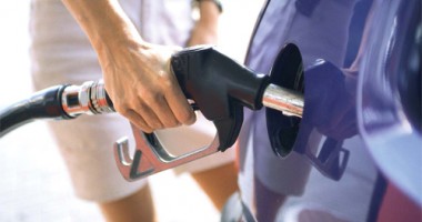 Stire din Economie : Benzinarii de pe Coasta de Vest încep să închidă stațiile, din cauza crizei de aprovizionare