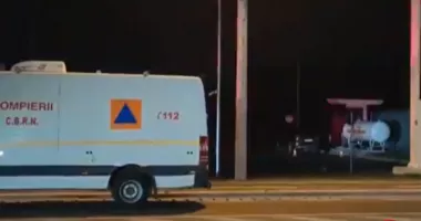 Stire din Eveniment : Panică într-o benzinărie. Scurgeri de gaze de la o cisternă , zeci de persoane evacuate