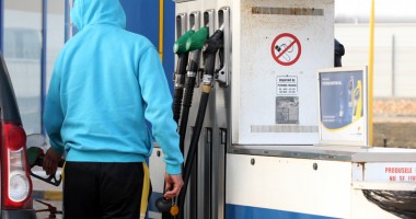Stire din Economie : Cum vor șoferii să spargă  monopolul carburanților