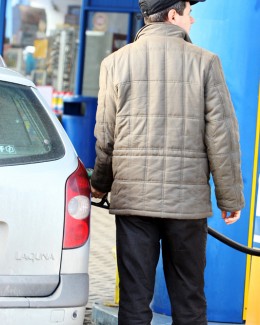 Stire din Economie : Scumpiri  după scumpiri  la carburanți