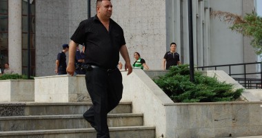 Stire din Eveniment : Bercea Mondial, condamnat definitiv la doi ani de închisoare cu executare