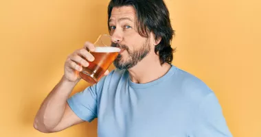 Stire din Sănătate : Consumați bere? Iată cum vă influențează sănătatea