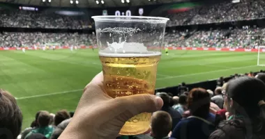 Stire din Actualitate : Reguli noi pe stadioane. Bere permisă, dar cu restricții dure și control extins
