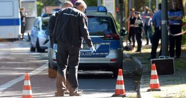 Stire din Actualitate : LA UN PAS DE MASACRU! Doi bărbați suspectați că pregăteau un "act de violență gravă", arestați