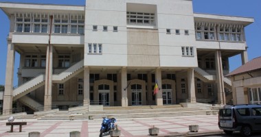 Stire din Cultură-Educație : Festivitate la Biblioteca "I.N. Roman"