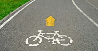 Trei bicicliști, loviți de două mașini în decurs de jumătate de oră. Unul a fost decapitat de un șofer beat