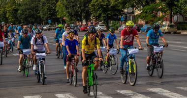 Stire din Cultură-Educație : Bicicliștii și-au dat întâlnire la Casa de Cultură din Constanța