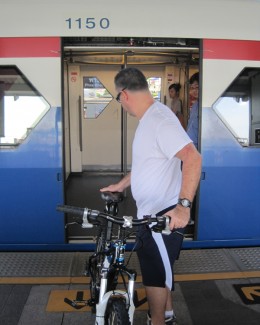 Cu bicicleta în tren, spre mare sau munte