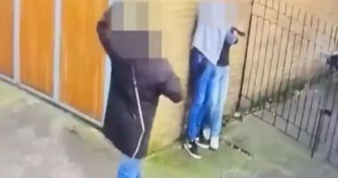 Stire din Actualitate : Au încercat să fugă fără să plătească o cursă cu trăsura și au sfârșit biciuiți de vizitiu