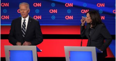Stire din Actualitate : Joe Biden, gafă de proporții. A numit-o pe Kamala Karris ”prima doamnă”, stârnind hohote de râs