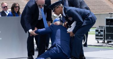 Reacția lui Donald Trump după ce Joe Biden a căzut pe scenă la o ceremonie oficială a Forțelor Aeriene