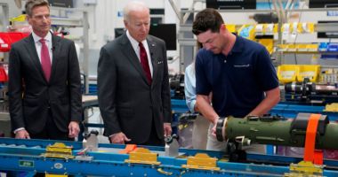 Stire din Actualitate : Joe Biden, în vizită la o uzină de armament care fabrică rachete pentru Ucraina
