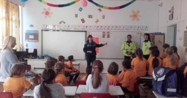 Stire din Eveniment : Tot mai multe activități preventive derulate de polițiștii constănțeni