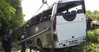 ACCIDENT teribil! Șase CĂLĂTORI au MURIT pe LOC!