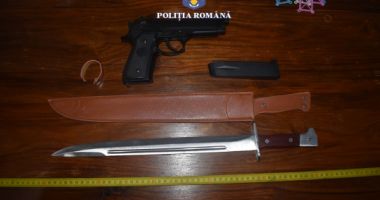 Cercetat pentru proxenetism! Poliţiştii au ridicat mai multe dovezi