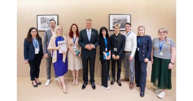 Stire din Politică-Administrație : Klaus Iohannis s-a întâlnit în Dubai cu reprezentanții European Youth Forum, cea mai mare platformă a tineretului din UE