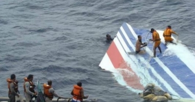 AVION PRĂBUȘIT ÎN MARE / Eforturile de căutare a pilotului, extinse