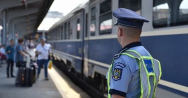 Stire din Eveniment : Minor în vârstă de 8 ani găsit de polițiști în gara Mangalia. Părinții nu au sesizat plecarea lui de acasă