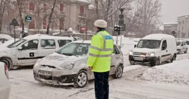 Stire din Social : Siguranța la volan în condiții de iarnă. Distanță, viteză și vizibilitate