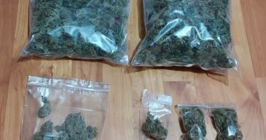 Stire din Eveniment : BĂNUIȚI DE TRAFIC DE DROGURI DE RISC, PRINȘI ÎN FLAGRANT