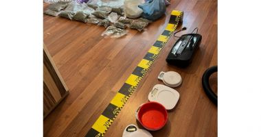 Galerie foto. 27 de kilograme de cannabis, descoperite de poliţişti. Şase supecţi au fost deja reţinuţi - 2