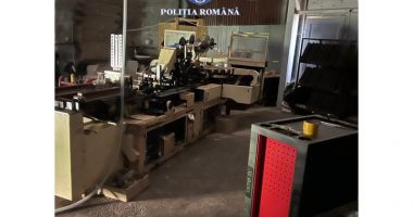 Stire din Eveniment : Fabrică ilegală de ţigarete, descoperită de poliţişti