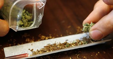 Stire din Eveniment : Consumatorii de droguri cer ajutorul psihologilor, numai să nu ajungă după gratii