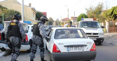 Stire din Eveniment : Zeci de case și mașini, confiscate de polițiști în prima jumătate a lui 2020