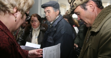 Pensionarii pleacă să-și repare oasele