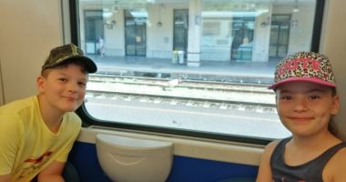 Stire din Social : Bilete de tren gratuite pentru copiii care pleacă în tabere
