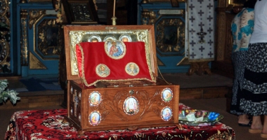 Stire din Cultură-Educație : Moaștele Sf. Andrei  au fost aduse spre închinare la Constanța