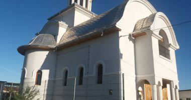 Stire din Cultură-Educație : Duminică, slujbă de sfințire a unei noi biserici