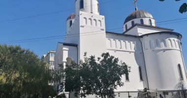 Stire din Social : Târnosire la o biserică din Mangalia. Credincioșii vor putea trece prin Sfântul Altar
