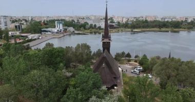 Stire din Cultură-Educație : La Biserica din parcul Tăbăcărie, IPS Teodosie va oficia, astăzi, Taina Sfântului Maslu