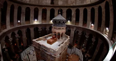 Stire din Actualitate : Biserica Sfântului Mormânt din Ierusalim s-a redeschis. Sfânta Lumină va ajunge în România