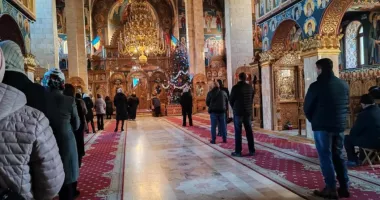 Stire din Actualitate : Creştinii prăznuiesc în a doua zi de Crăciun soborul Maicii Domnului. Tradiții și obiceiuri