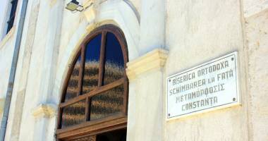 Stire din Cultură-Educație : O poveste cu greci, sfinți și un pictor adus de la muntele Athos