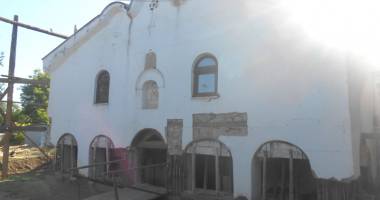 Povestea incredibilă a bisericii îngropate în pământ, fără turle și clopotnițe - 2