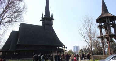 Stire din Social : Sfânta Liturghie, la biserica "Sf. Mina" din Constanța
