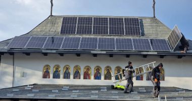 Ministerul Mediului: S-a lansat programul dedicat instalării panourilor fotovoltaice pentru biserici şi instituţii sociale