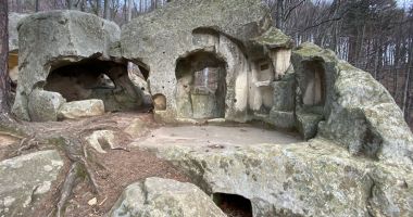Stire din Cultură-Educație : Bisericile rupestre de la Bozioru