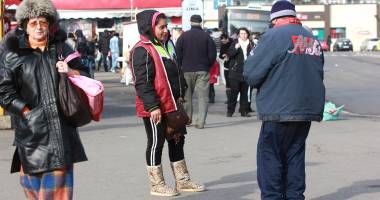 Stire din Eveniment : Bișnițari de țigări cu interdicție la piața Abator și Gara Constanța