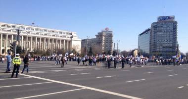Stire din Politică-Administrație : Miting PMP: manifestanții cer demisia premierului Ponta