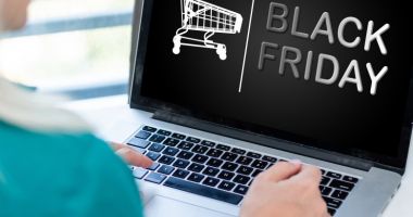 Stire din Actualitate : Românii vor cheltui mai puțin de Black Friday anul acesta. Care este bugetul estimat